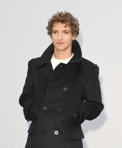 show Burberry makeup by Loriane Leger